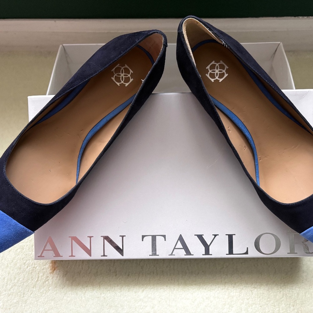 Ann Taylor suede Cap toe kitten heels - 6.0 -Eryn Blue suede pumps